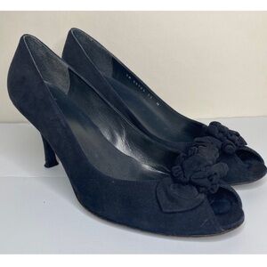 Stuart Weitzman Peep-Toe Ruffle-Bow Heels
Sz 11